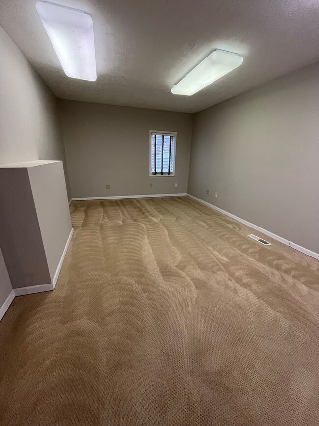 Building Photo - 4 Bed/2 Bath Rental Home with Fenced in Yard!