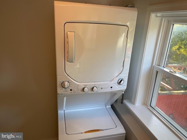 Building Photo - 610 Ritchie Ave