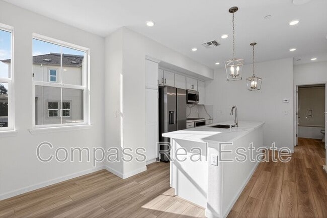 Building Photo - 3814 Norbridge Ave