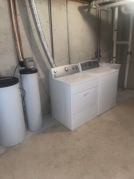 Building Photo - W163N11528 Windsor Ct