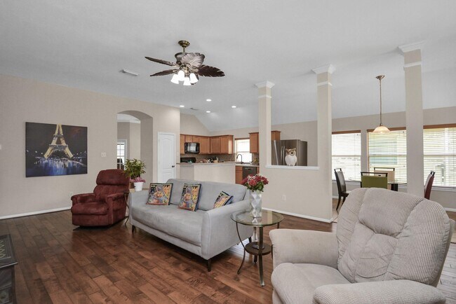 Building Photo - 3311 Raintree Village Dr