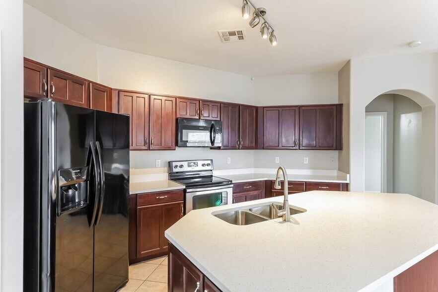 Building Photo - 14881 W Riviera Dr