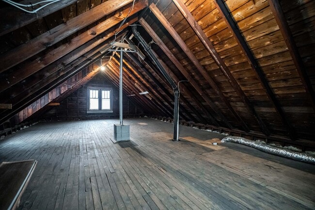 Building Photo - 168 E Rosedale Ave