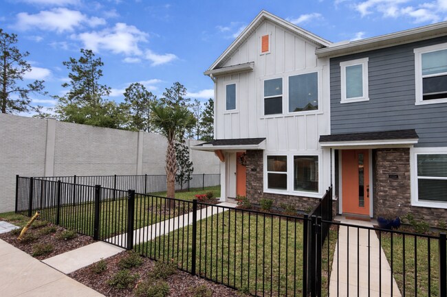 Building Photo - Resort-Style Living in eTown | Gated Community + Top Amenities