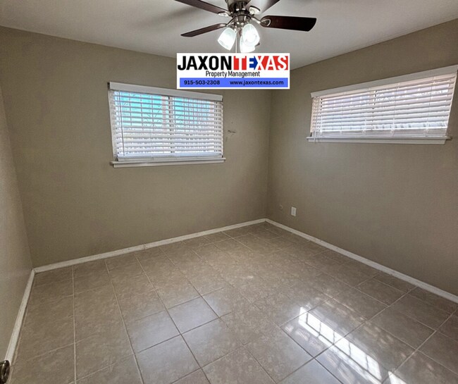 Building Photo - 9329 Roanoke Dr