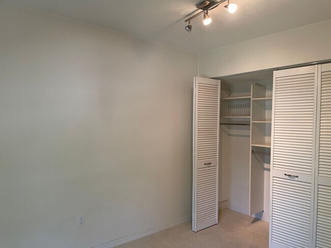 Building Photo - Updated Condo with Modern Comfort & Resort...