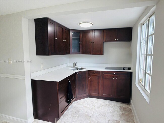 Building Photo - 1350 SW 13th St