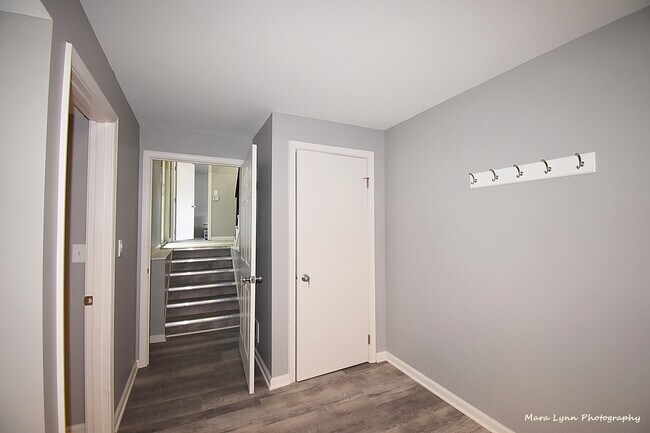 Building Photo - 106 W Kendall Dr