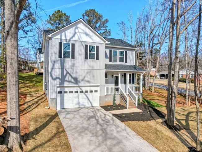 Building Photo - Stunning 4 Bedroom Home in Laurens