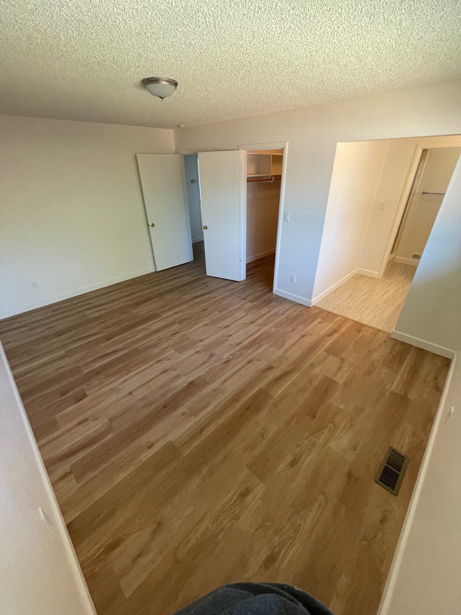 Building Photo - 6940 Los Cerros Dr
