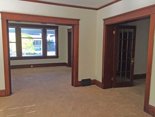 Building Photo - 5 bedroom house in the heart of Corvallis!