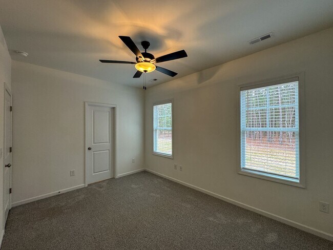 Building Photo - Beautiful 3 Bed 2 Bath Home in Raeford