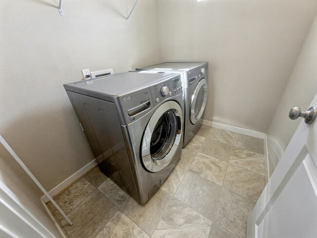Building Photo - 588 SW 197th Pl
