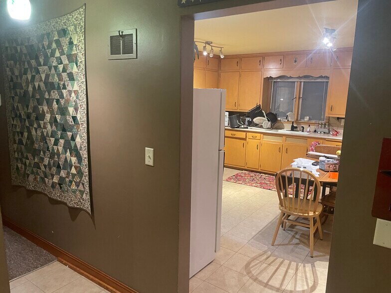 Building Photo - 304 N Rapids Rd