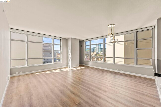 Building Photo - 1 Lakeside Dr