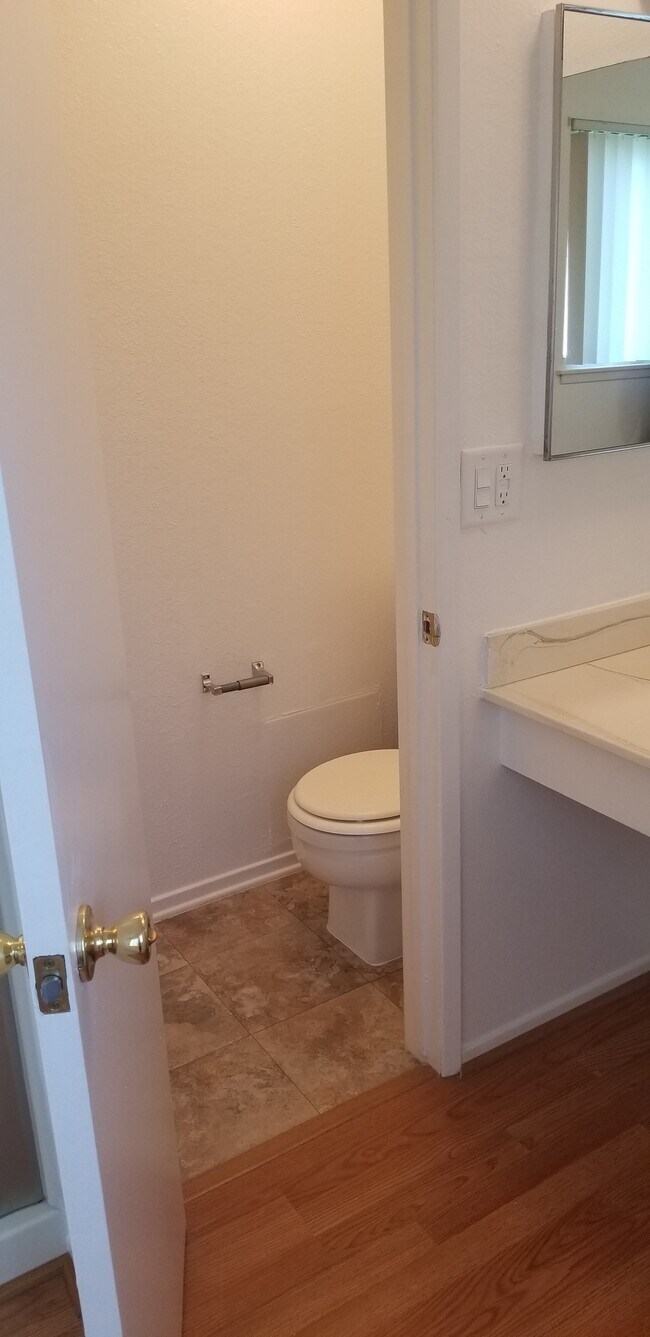 Building Photo - 1529 Cambridge Ave