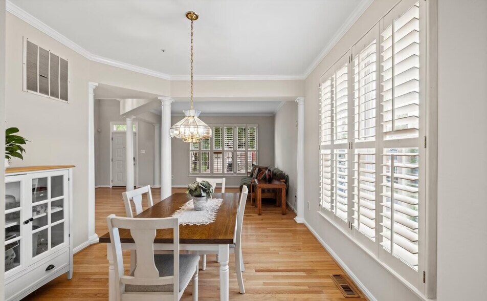 Building Photo - 5714 Silk Tree Dr