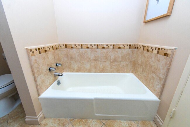 Building Photo - 6001 Canterbury Dr