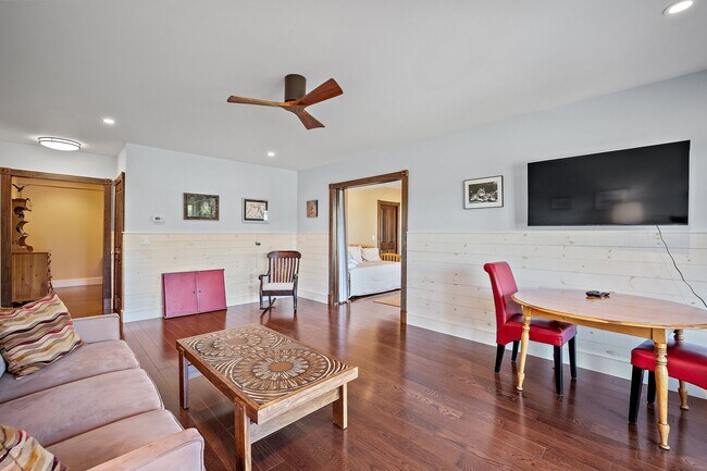 Building Photo - 133 Waukewan St