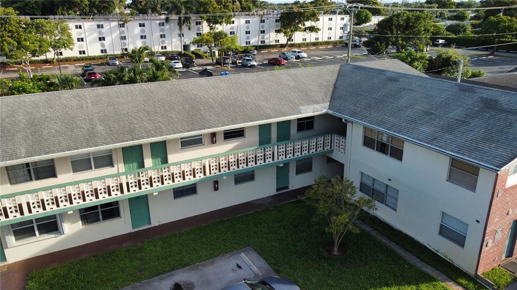 Building Photo - 250 NE 40th St