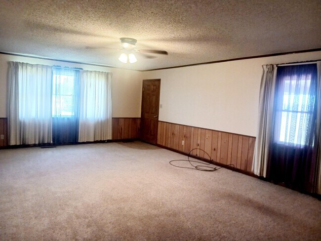 Building Photo - 600 Paw Paw Rd