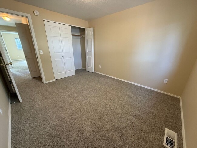 Building Photo - 3 Bed/2 Bath Single Level Home with Fenced Backyard