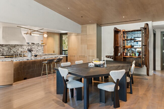 Building Photo - 120 Juan St