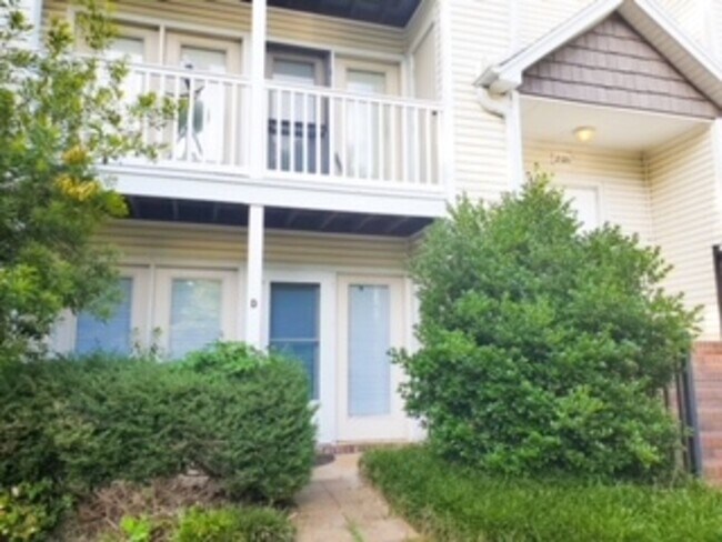 Building Photo - 2328 W Vandalia Rd