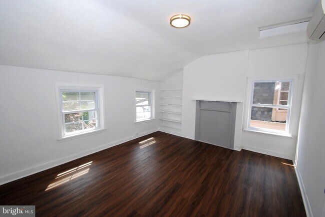 Building Photo - 217 Wood St