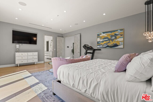 Building Photo - 13812 Cumpston St