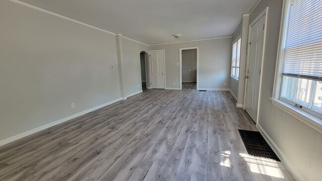 Building Photo - 1005 Wheatley Ave