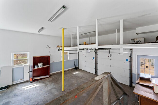 Building Photo - 2916 Oakwood Ave