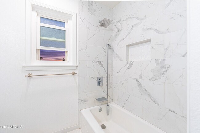 Building Photo - 5625 E Tierra Buena Ln
