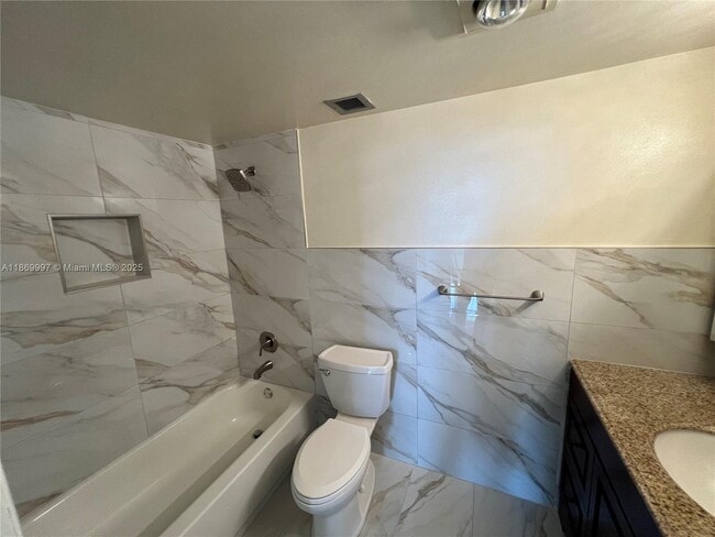 Building Photo - 919 Hillcrest Dr