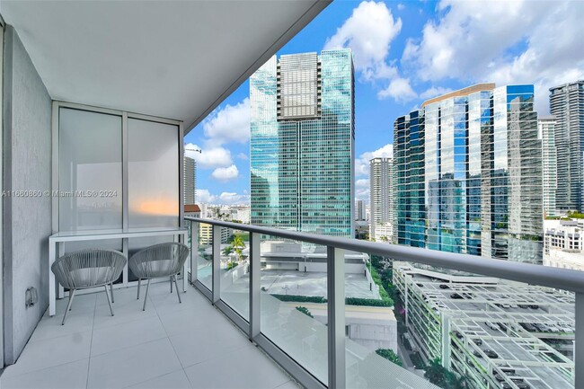 Building Photo - 1300 Brickell Bay Dr