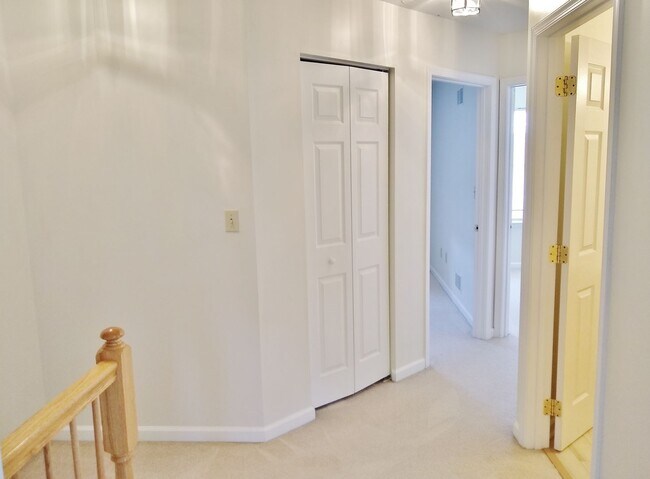 Building Photo - 3 Bed / 2 Bath Single Family Townhome