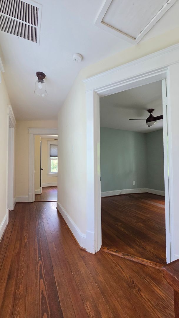 Building Photo - Charming Home in Del Ray