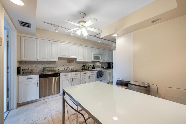 Building Photo - 5100 N Ocean Blvd