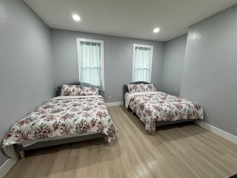 Building Photo - 29 W 26th St