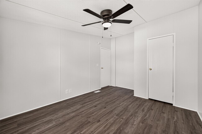 Building Photo - 20306 Mountain Dale Dr