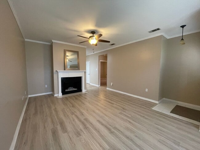 Building Photo - 3 Bedroom House Near Shenandoah