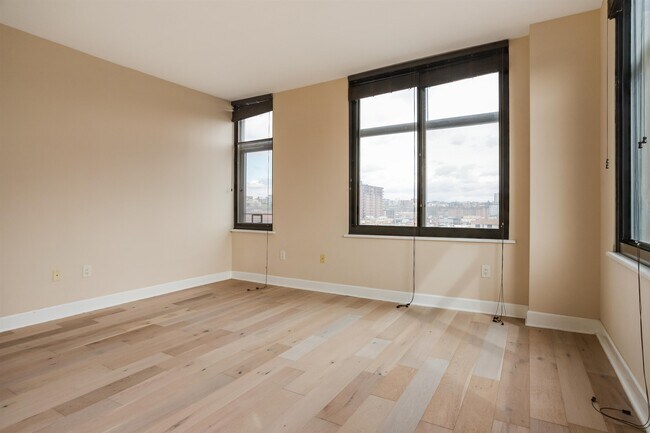 Building Photo - 610 Newark St.