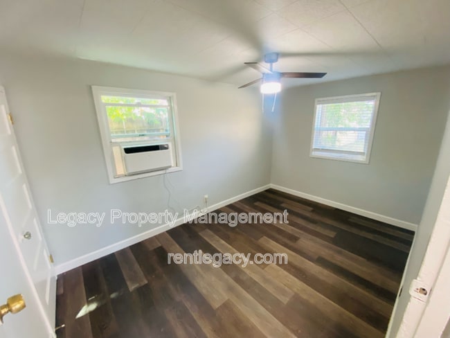 Building Photo - 1140 1/2 West St