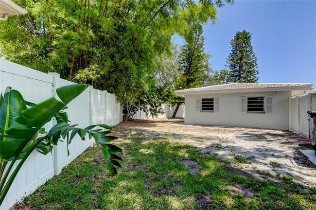 Building Photo - 10744 Drummond Rd