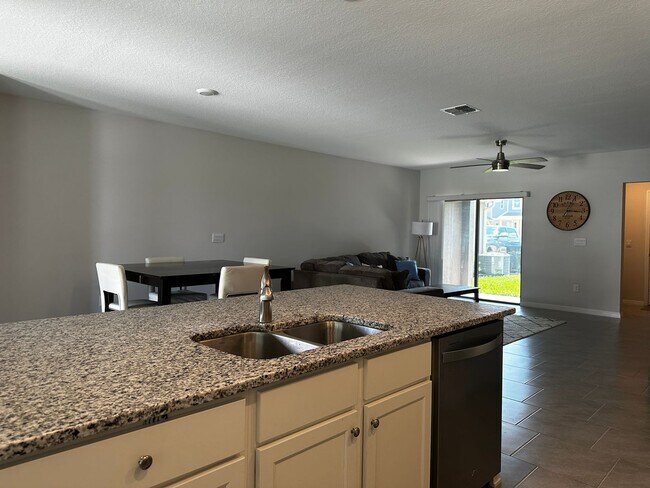 Building Photo - Resort Style Living! Stunning 3/2.5 Townhome in Waterleigh! Available April!