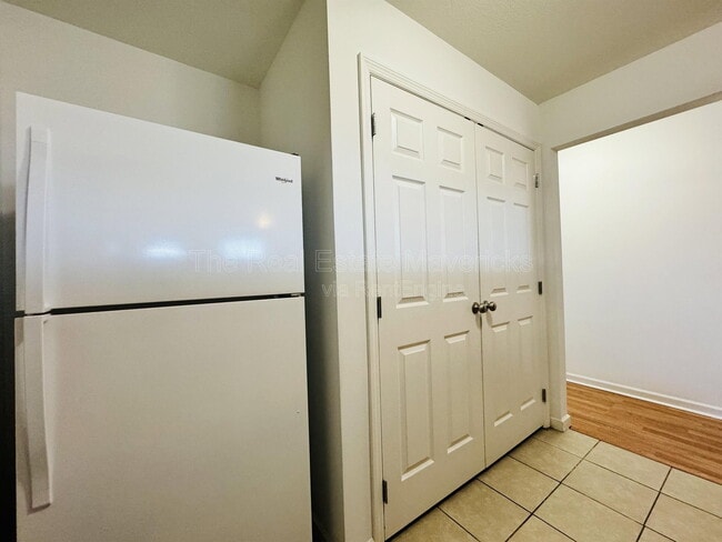 Building Photo - 4609 Kirkland Ave