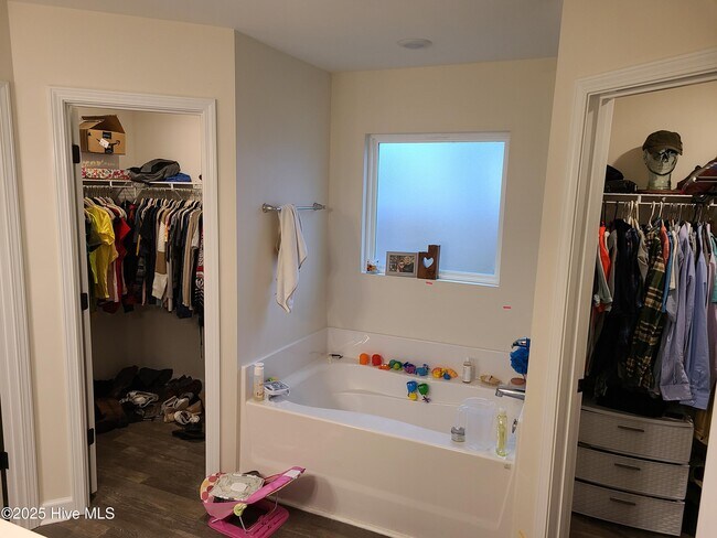 Building Photo - 600 Osprey Landing Dr