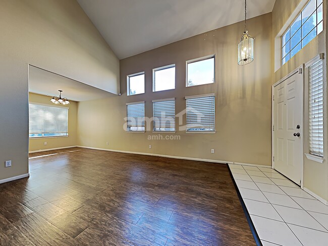 Building Photo - 1824 Glenwillow Dr