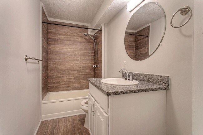 Building Photo - 416 Emma St