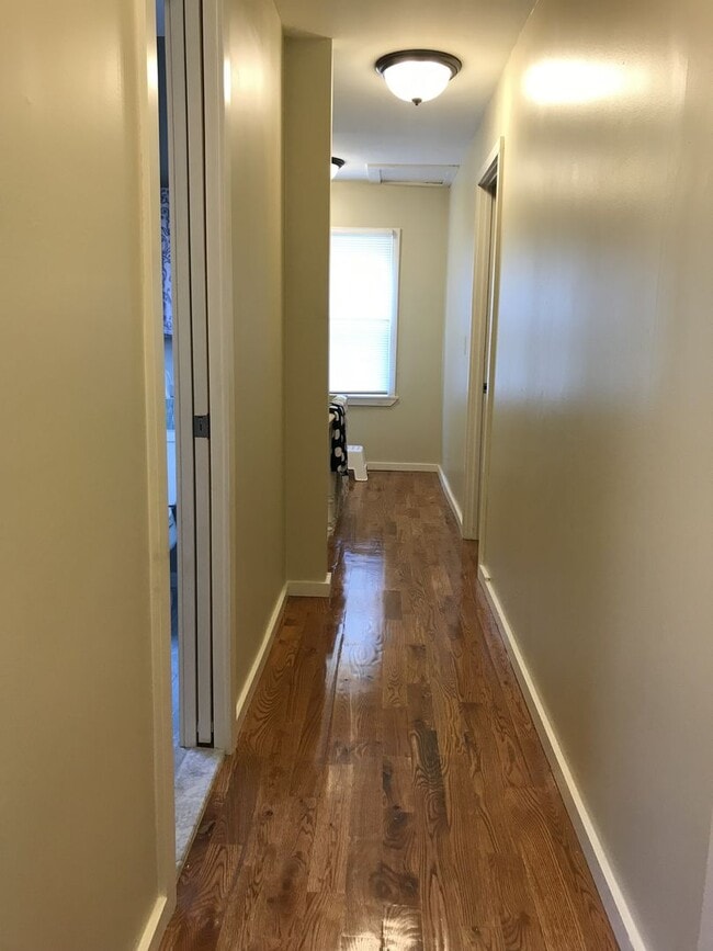 Building Photo - Gorgeous 3BR, Single Family Home IN EAST ROCK! PARKING! LAUNDRY!